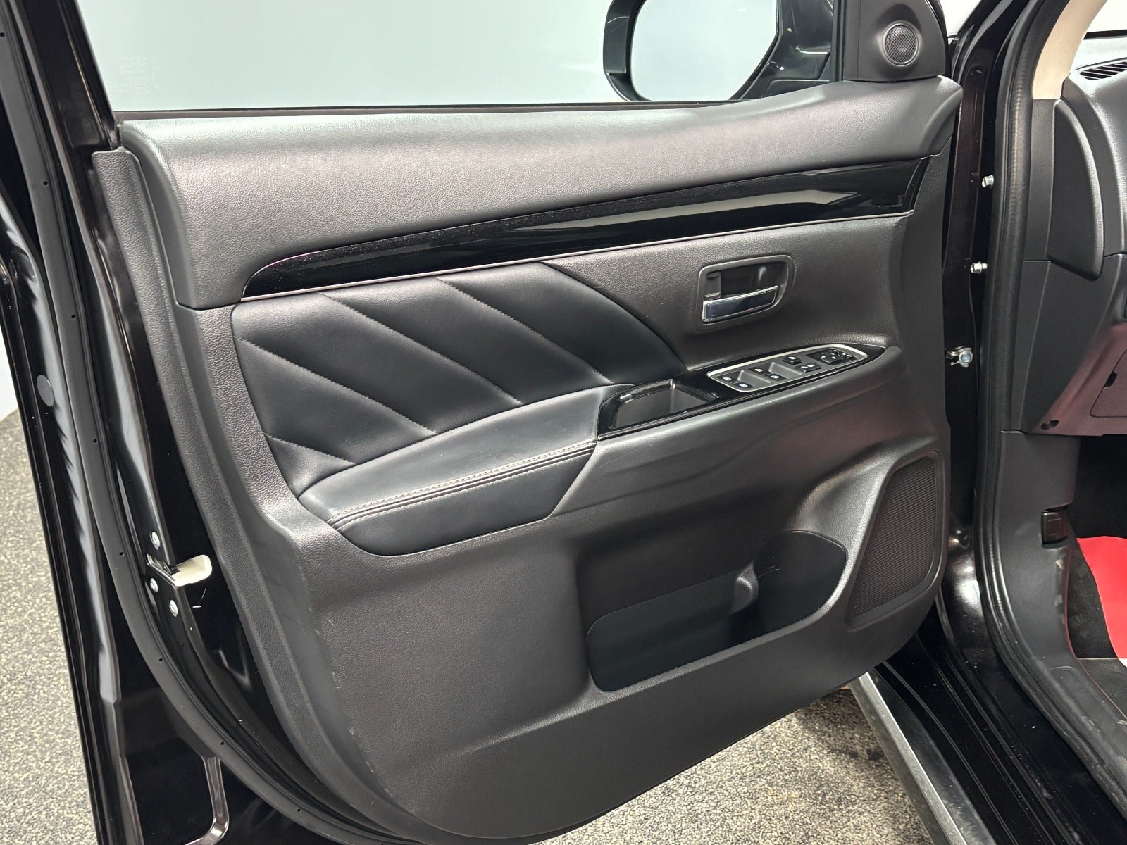 Billede af Mitsubishi Outlander 2,4 PHEV Intense CVT 4WD