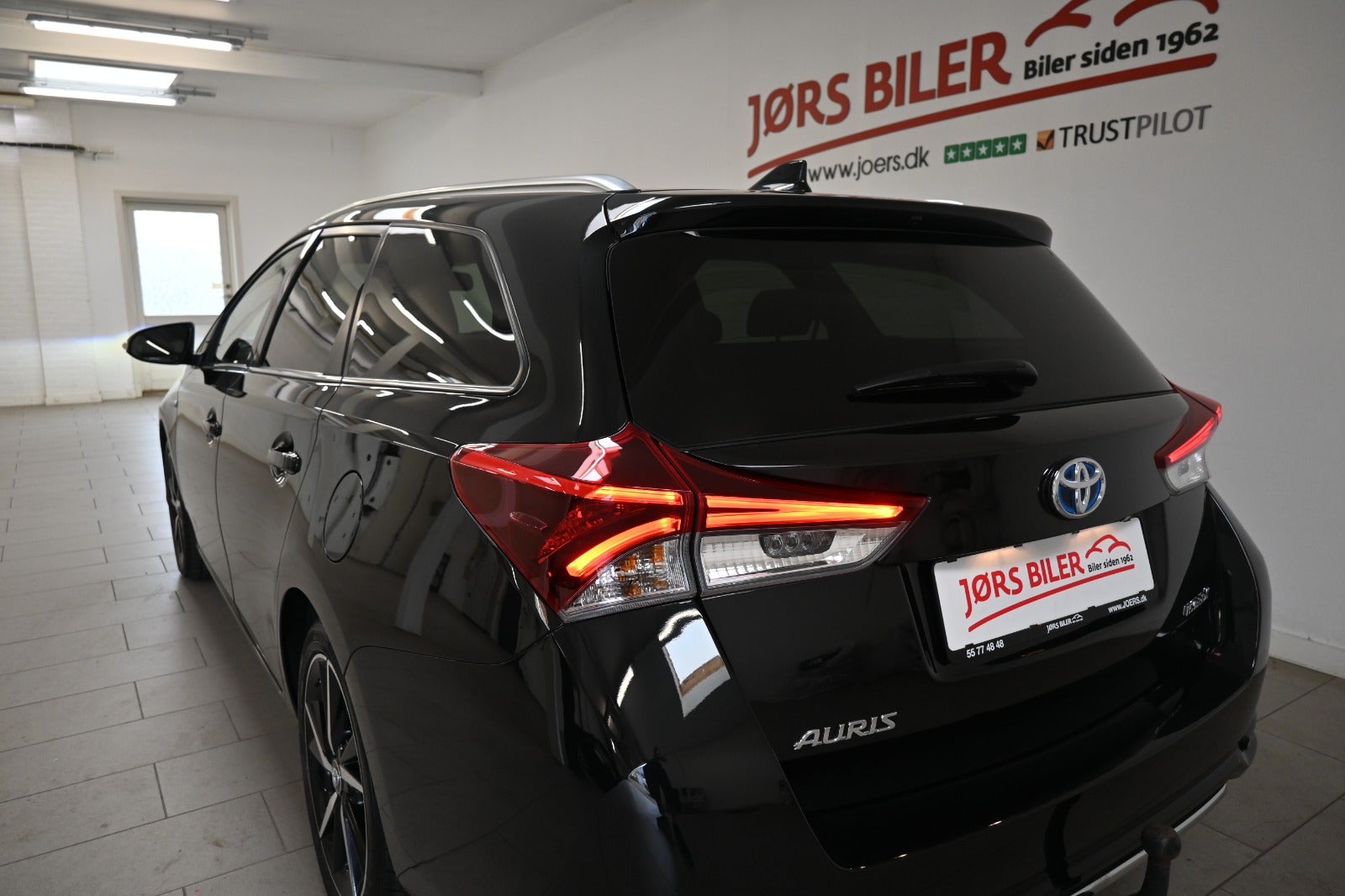 Toyota Auris Hybrid H2 Selected Touring Sports CVT