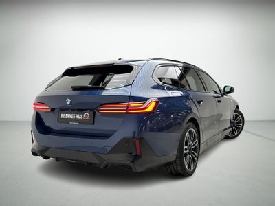 BMW i5 eDrive40 Touring Fully Charged M-Sport billede 1