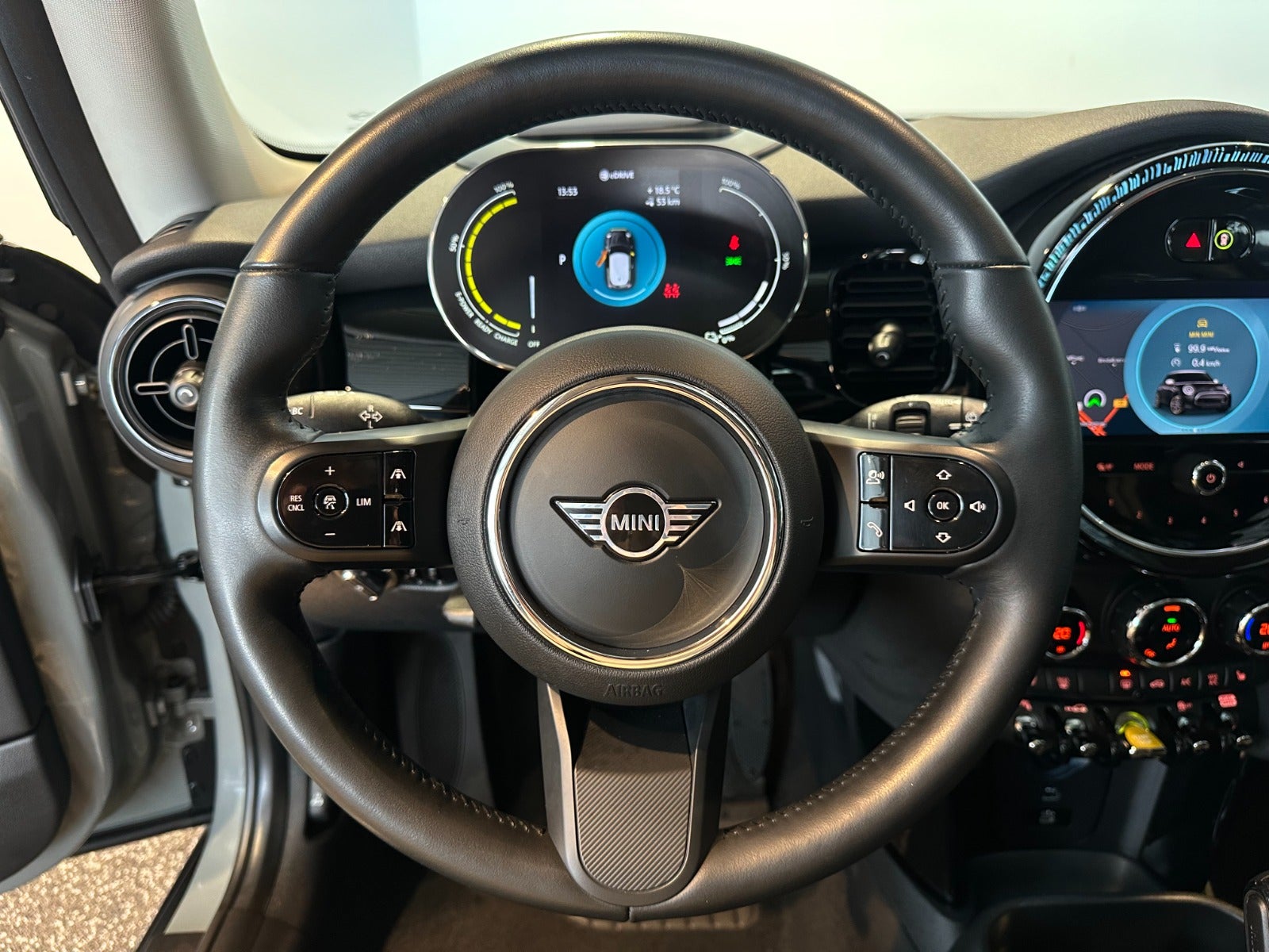 MINI Cooper SE Essential 3d - 13