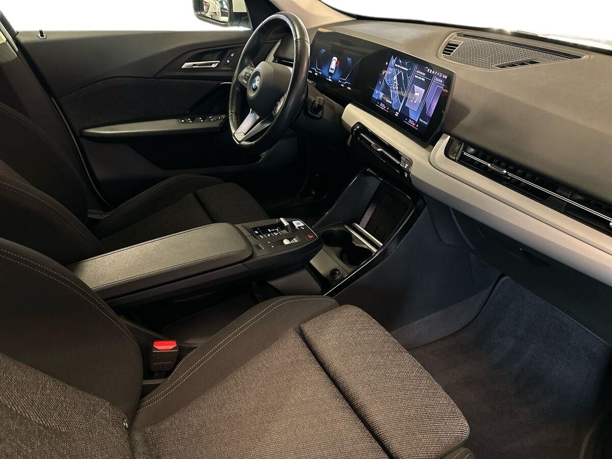 BMW iX1 xDrive30 billede 16