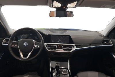 BMW 330e Touring Sport Line aut.