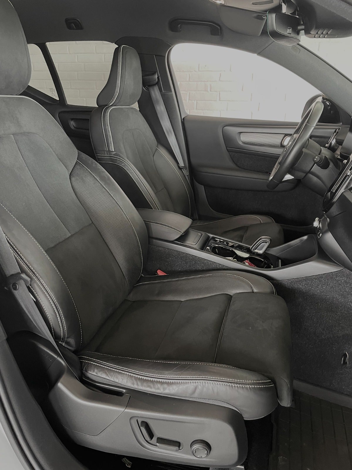 Billede af Volvo XC40 2,0 T4 190 R-Design aut.