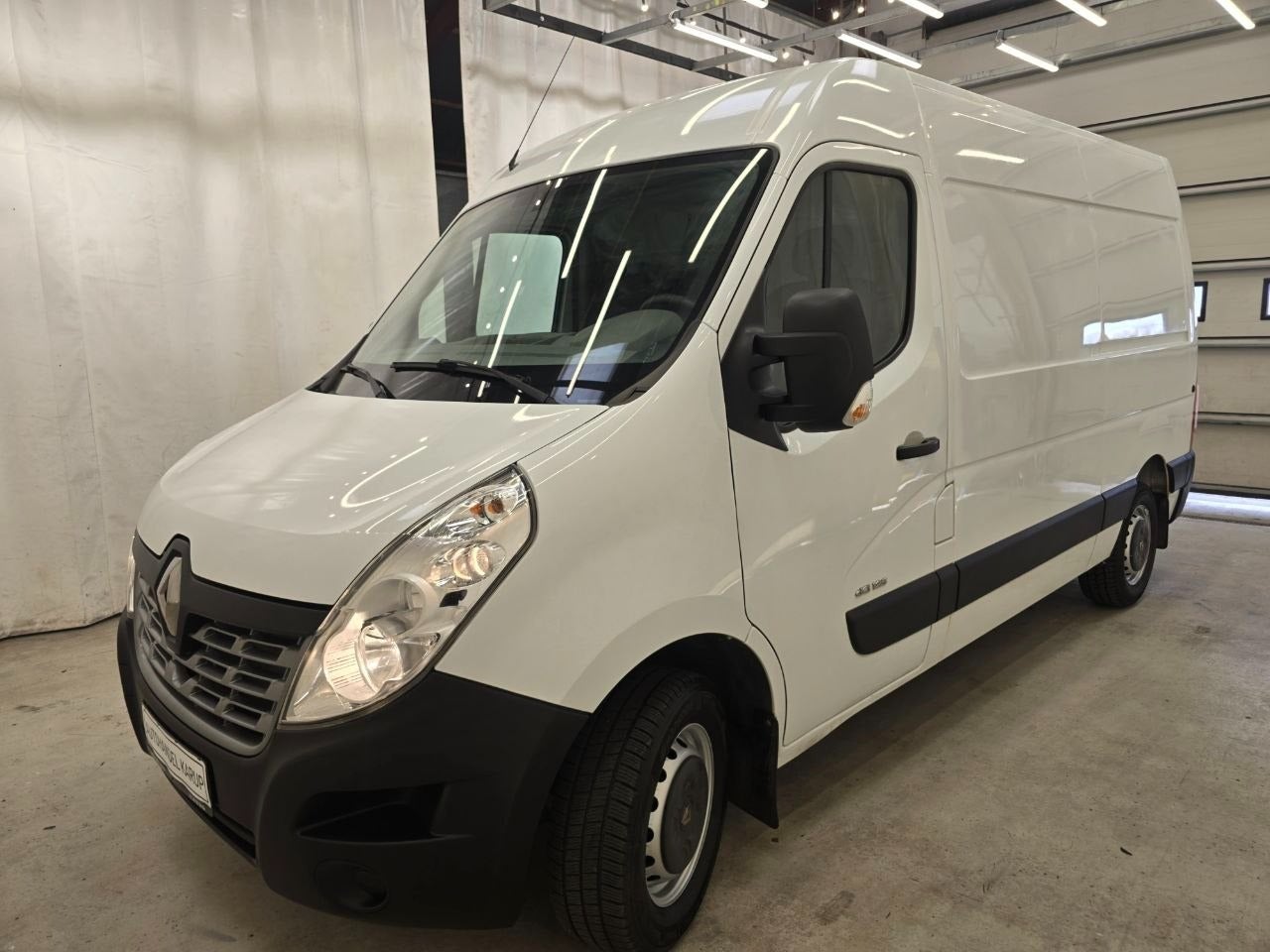 Renault Master III T33 dCi 125 L2H2 Kassevogn