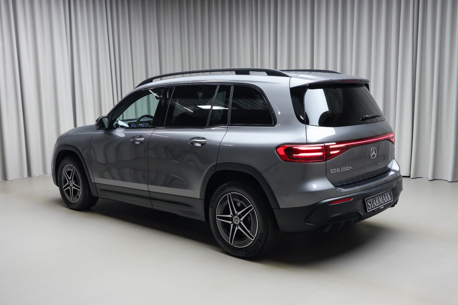 Mercedes-Benz EQB 250+ (3/8)