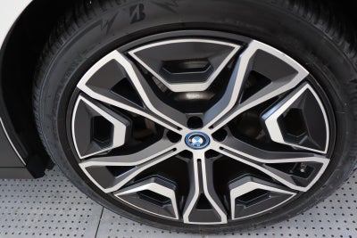 BMW iX xDrive40 Fully Charged