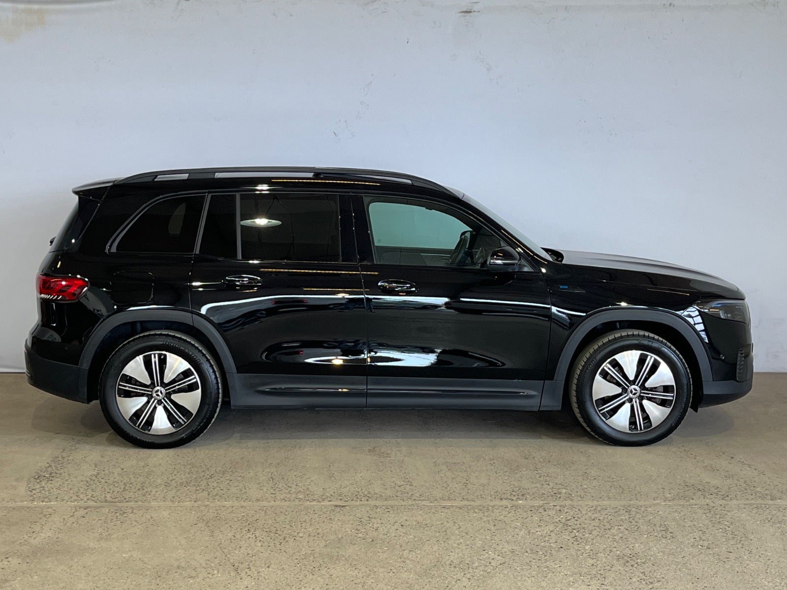 Mercedes EQB250 Electric Art