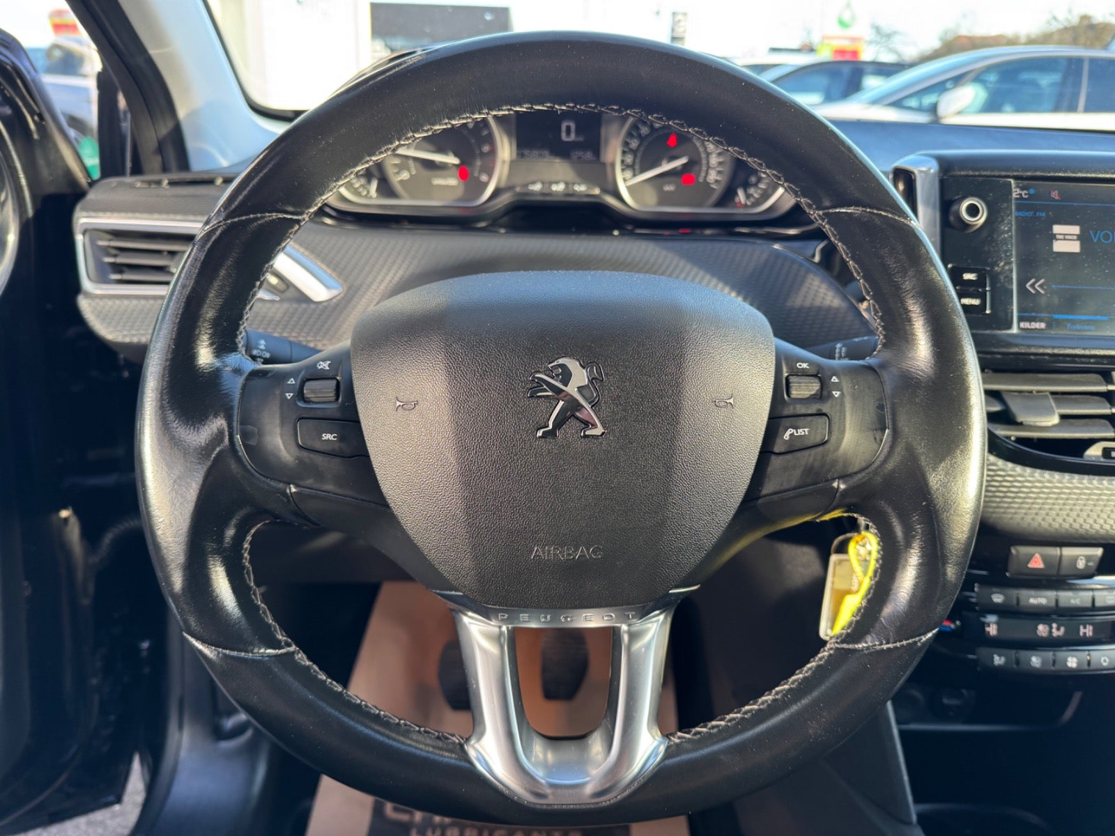 Billede af Peugeot 208 1,6 BlueHDi 100 Allure Sky