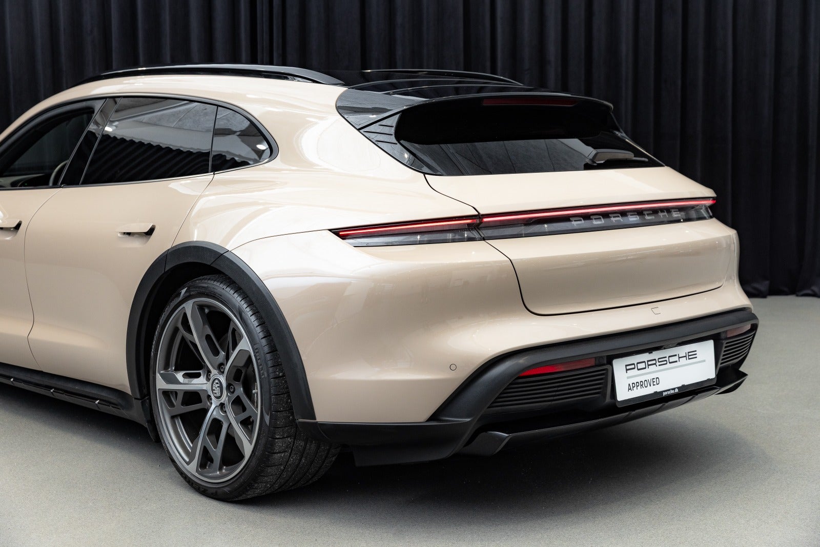 Gallery image 11 of 19