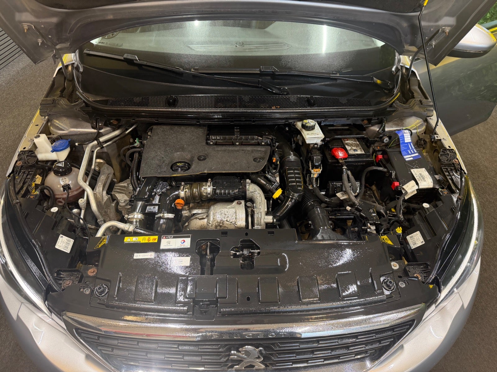 Billede af Peugeot 308 1,6 BlueHDi 120 Allure Sky