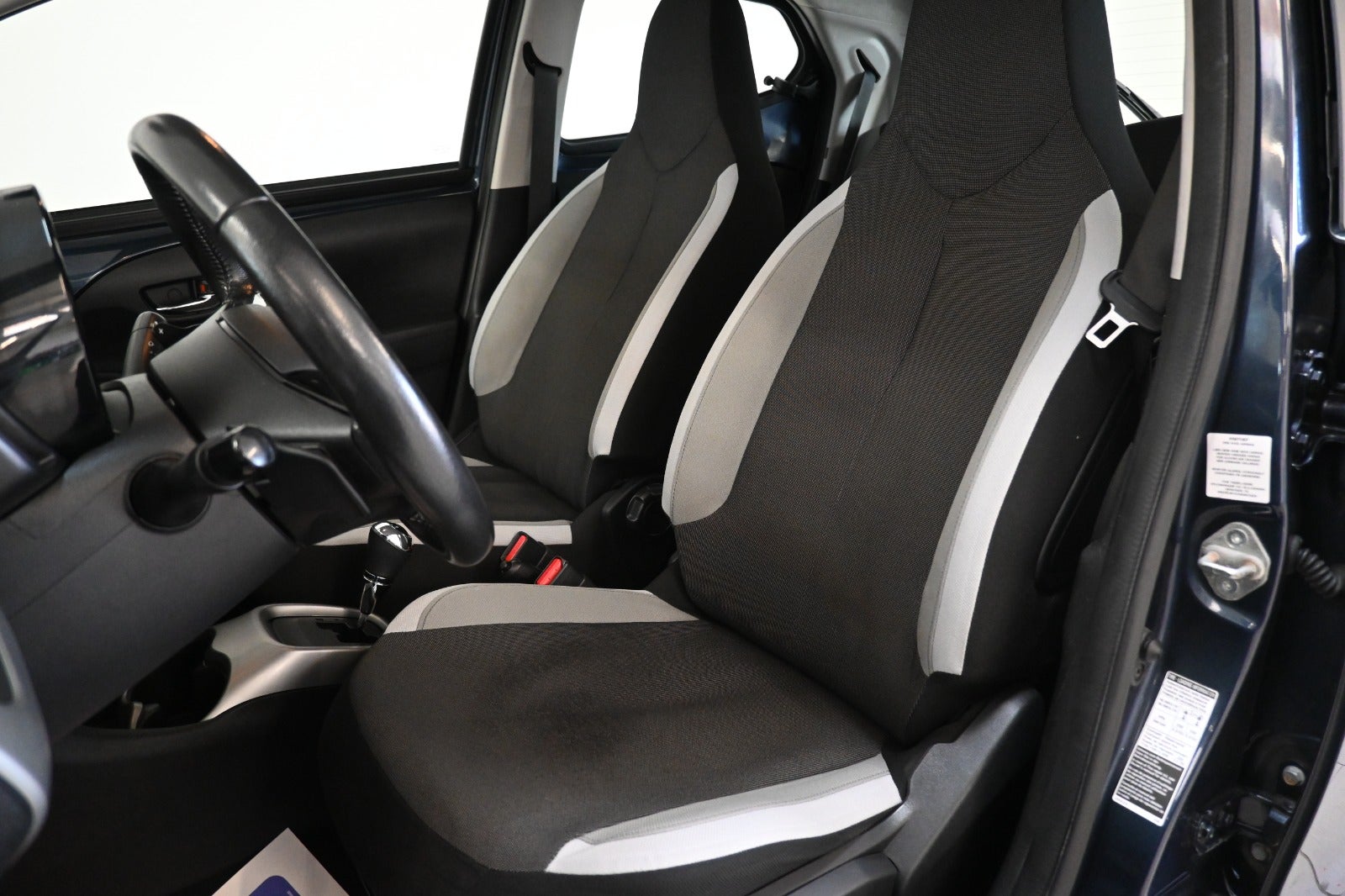 Toyota Aygo VVT-i x-plore x-shift