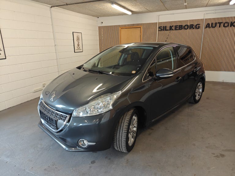 Peugeot 208 VTi Allure Sky