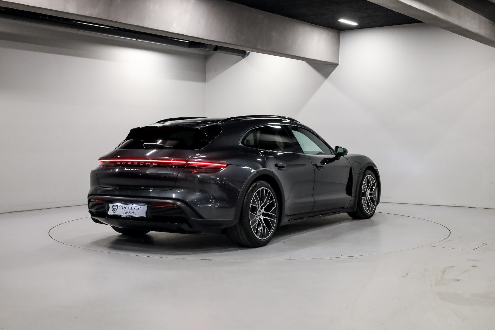 Porsche Taycan 4 Performance+ Cross Turismo