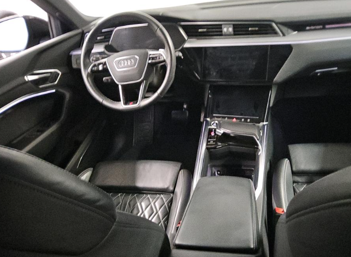 Billede af Audi e-tron 55 S-line quattro
