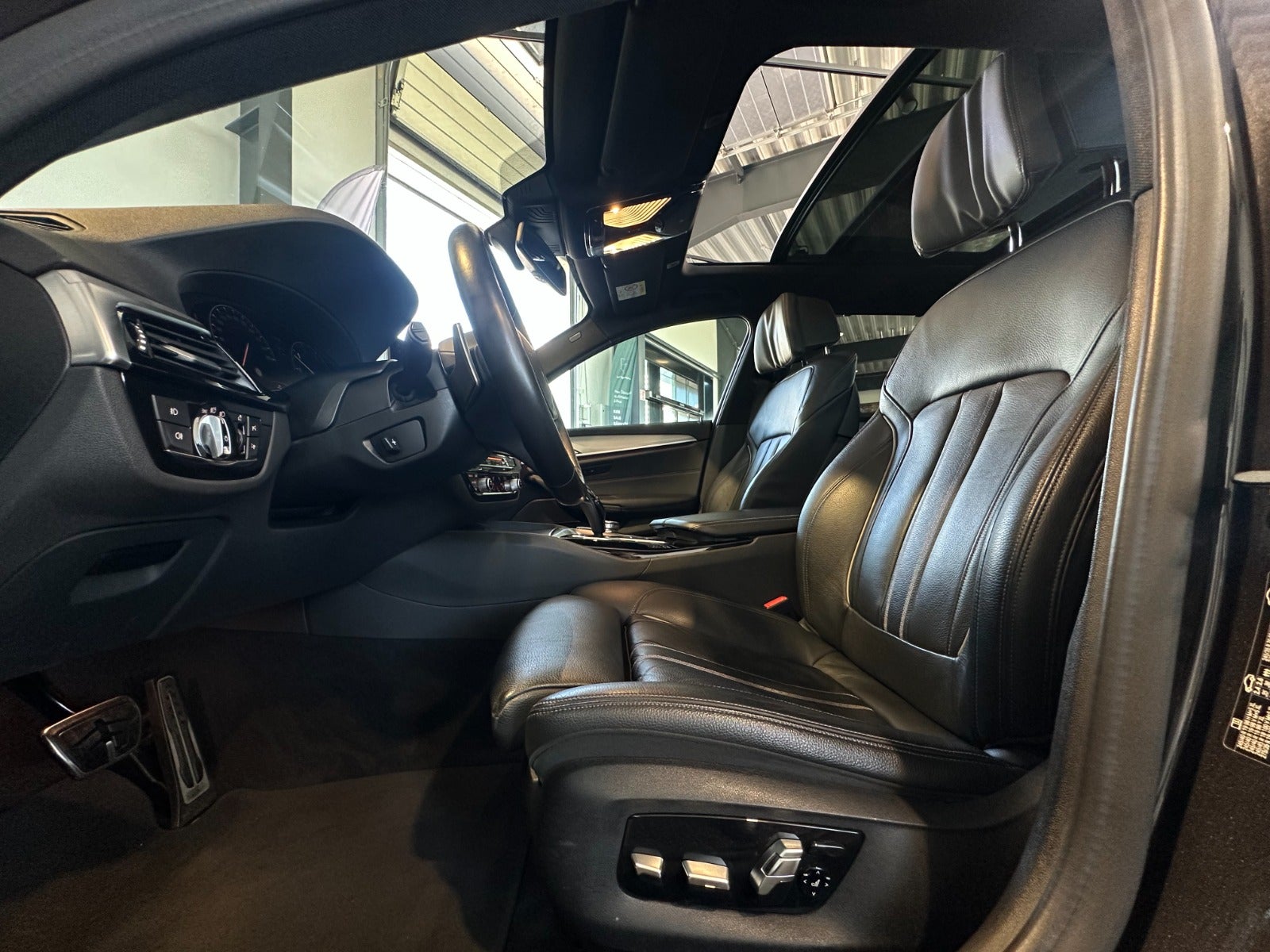 BMW 530d 3,0 Touring M-Sport aut. 5d - 14