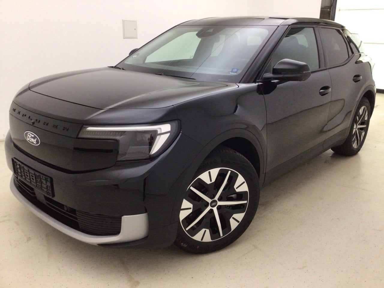 Ford Explorer Select Extended Range