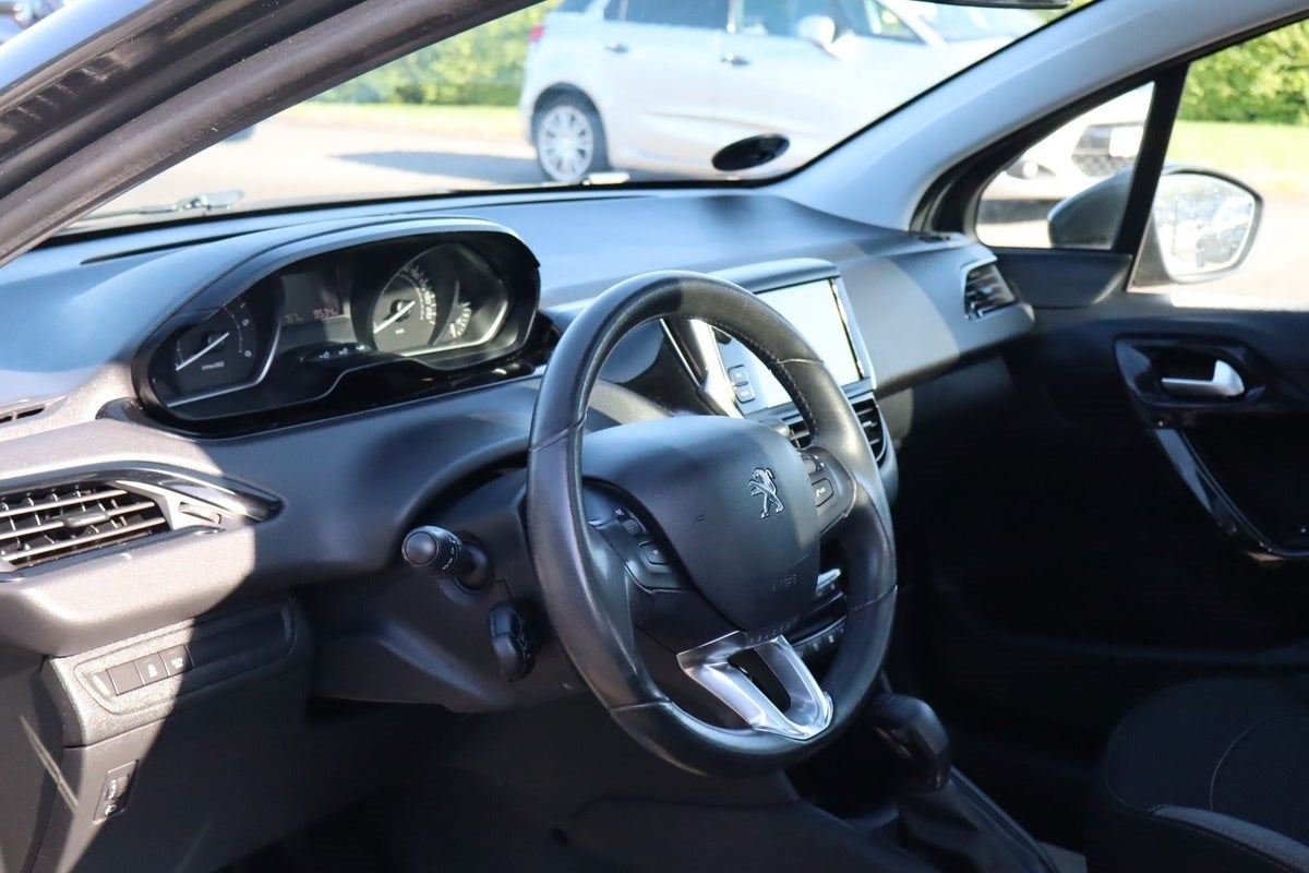 Billede af Peugeot 208 1,6 BlueHDi 100 Allure Sky
