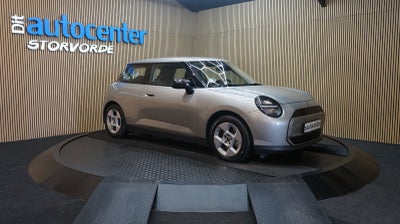 MINI Cooper E  Favoured Trim L 3d