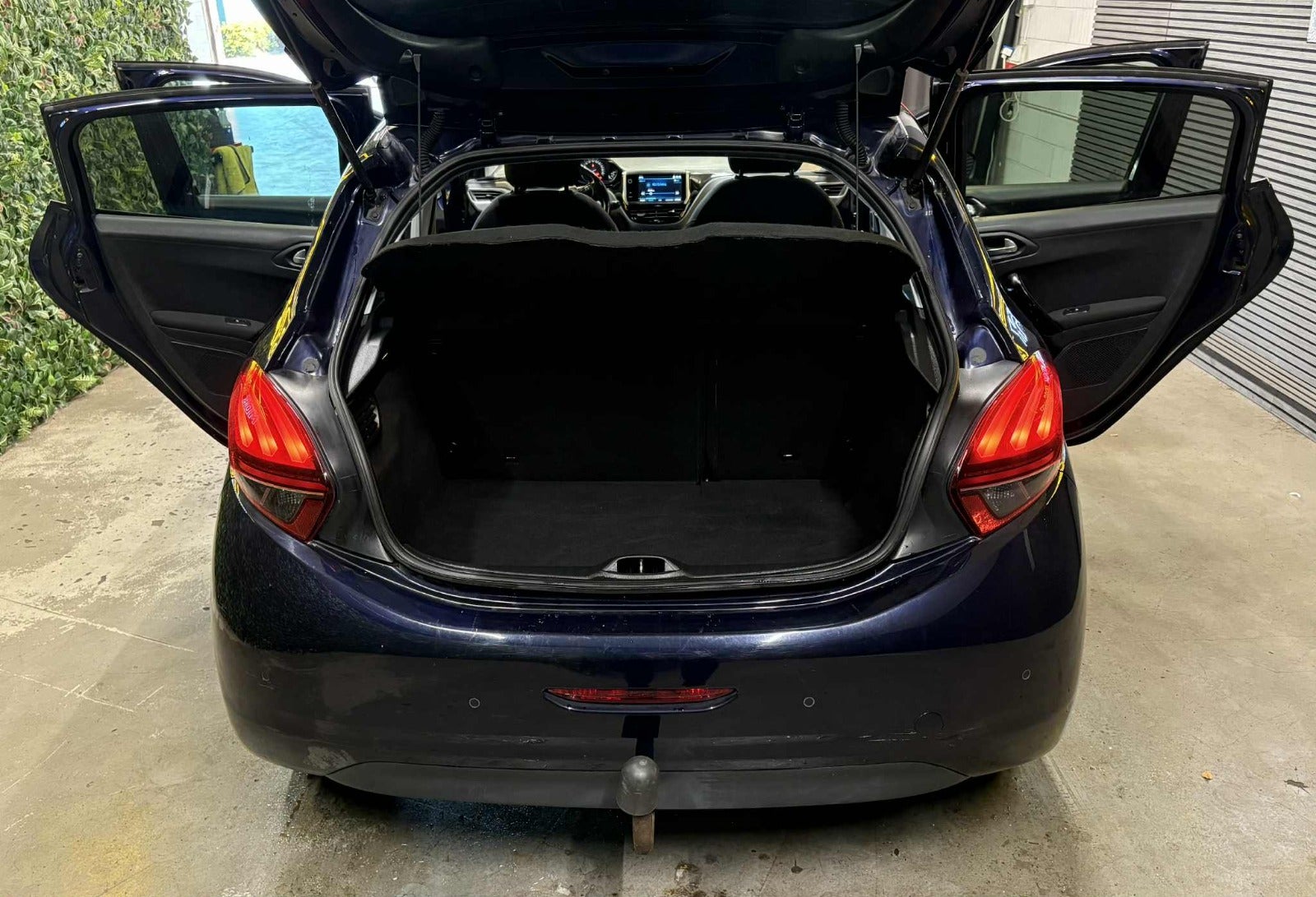 Billede af Peugeot 208 1,6 BlueHDi 100 Allure Sky