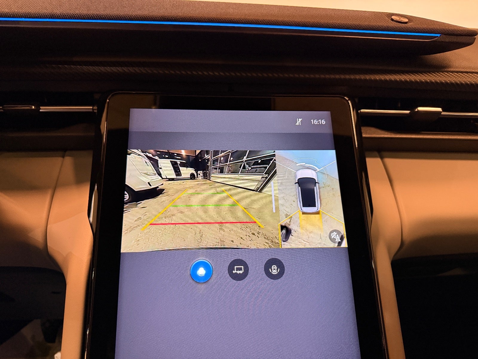 Ford Explorer Premium Extended Range