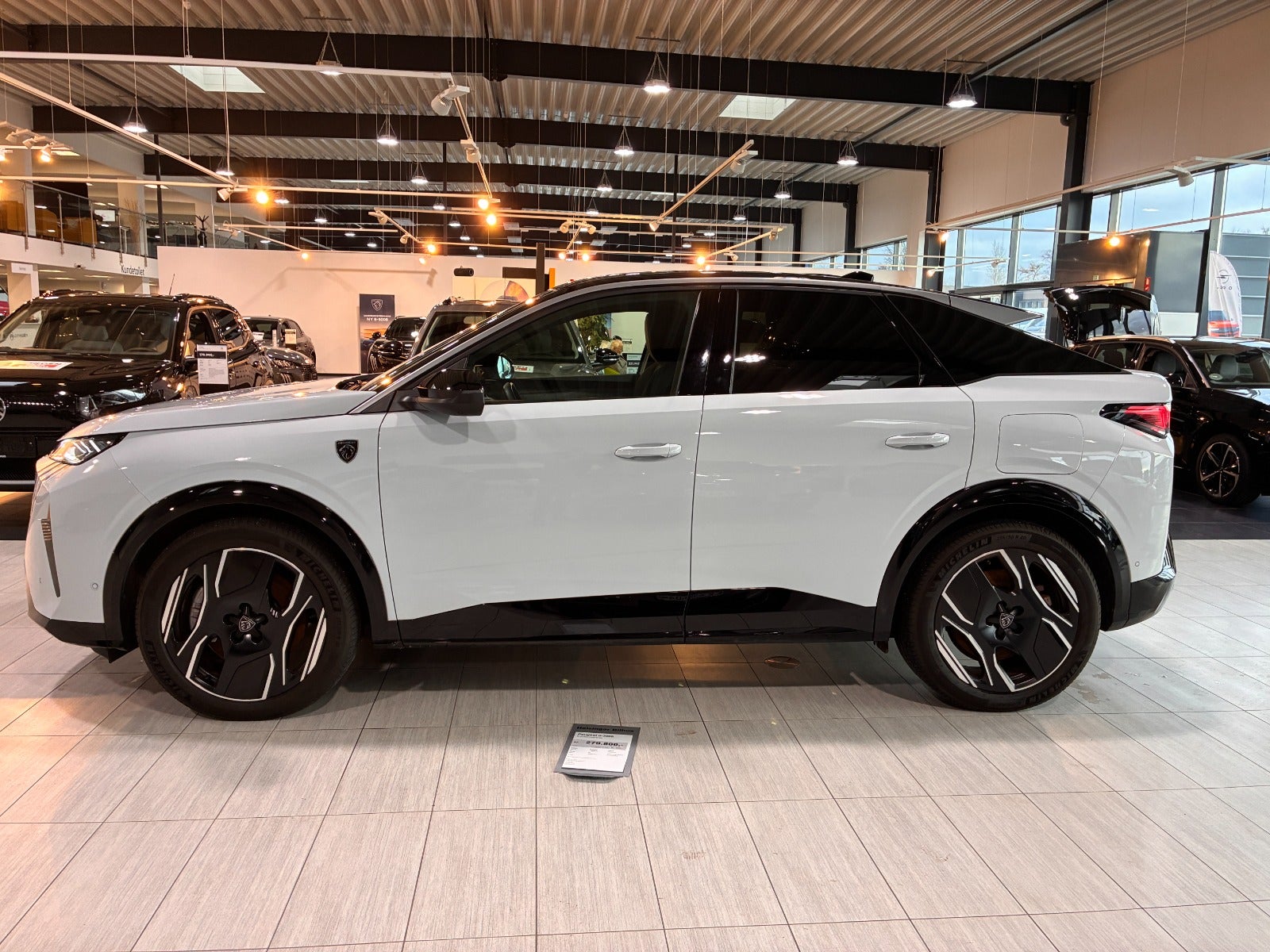 Billede af Peugeot e-3008 77 GT Pack