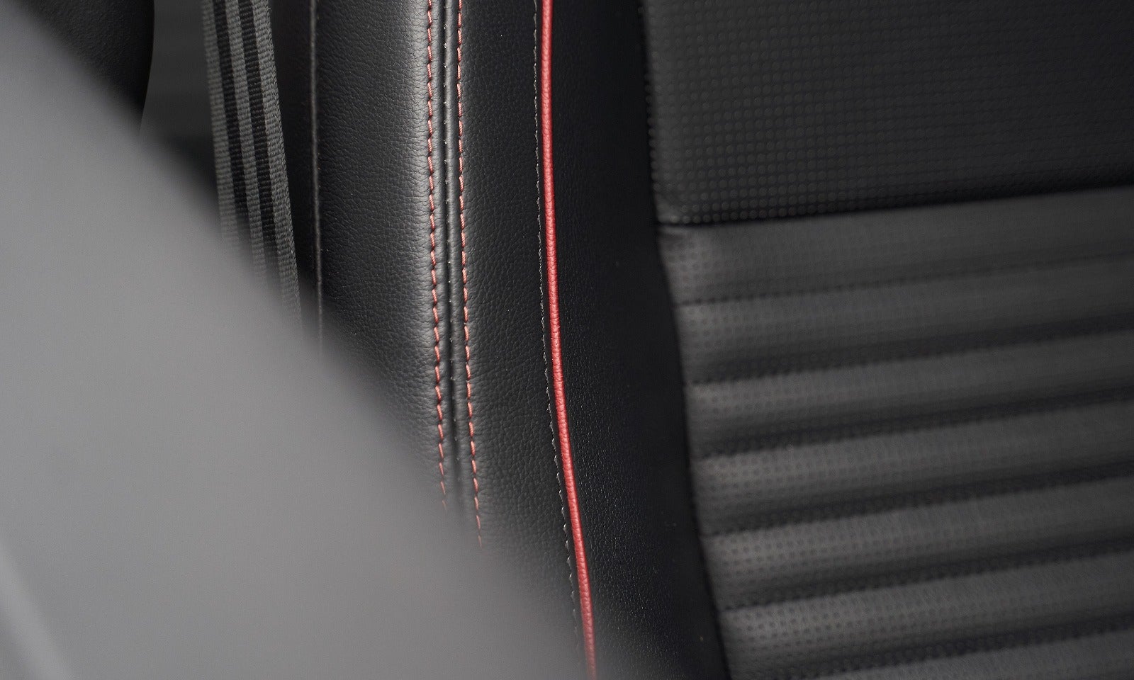 Land Rover Discovery Sport P300e R-Dynamic aut.