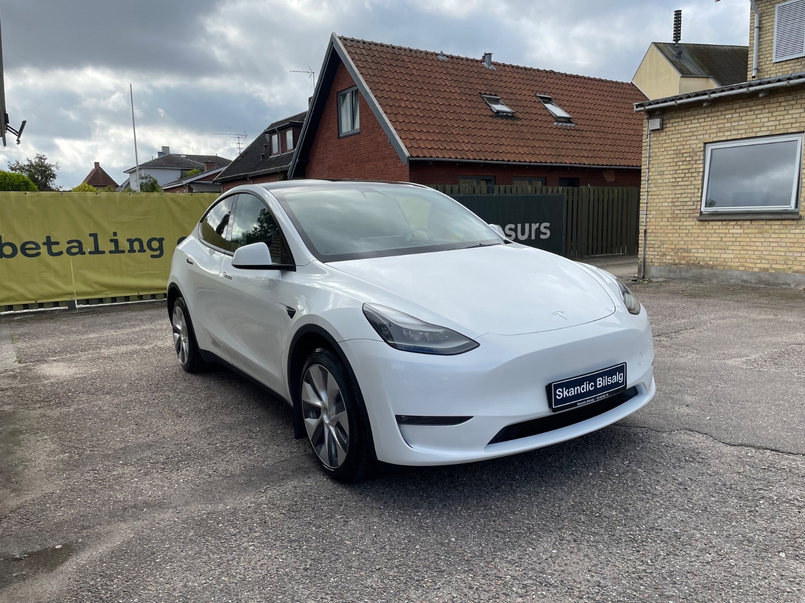 Tesla Model Y Long Range AWD