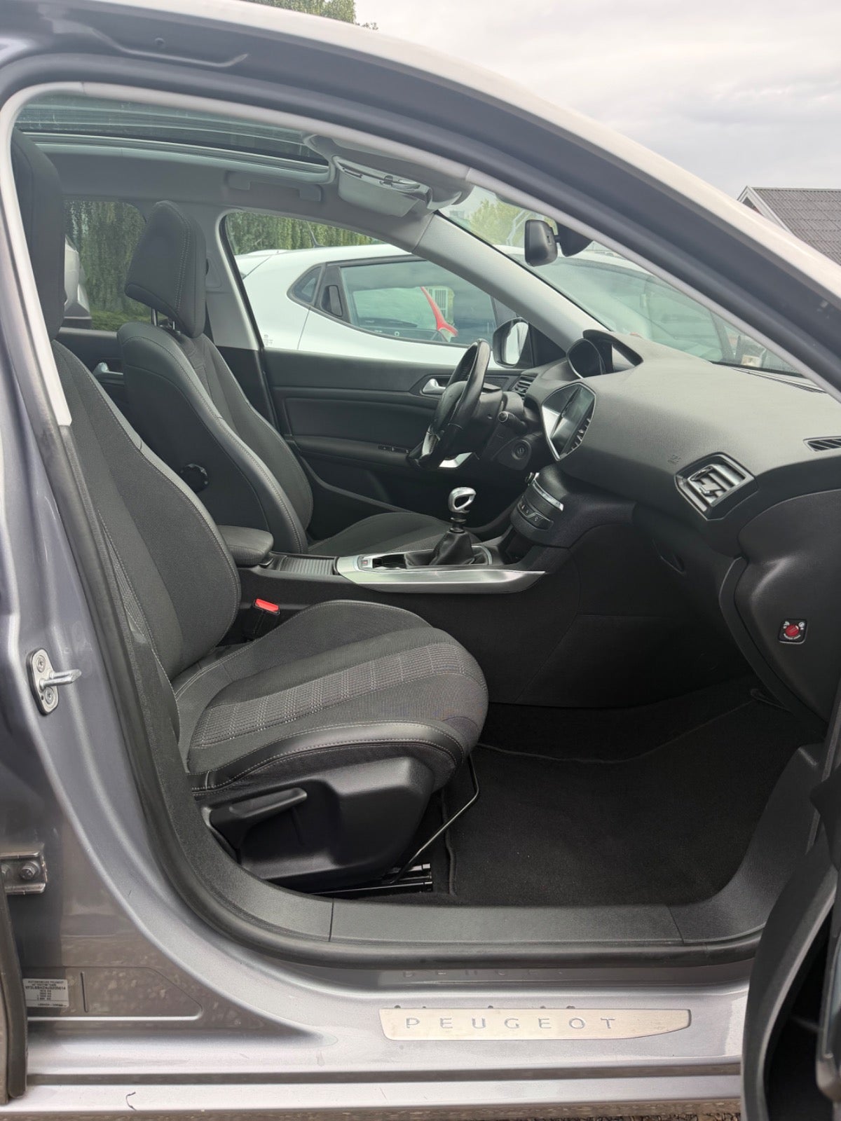 Billede af Peugeot 308 1,6 BlueHDi 120 Allure Sky