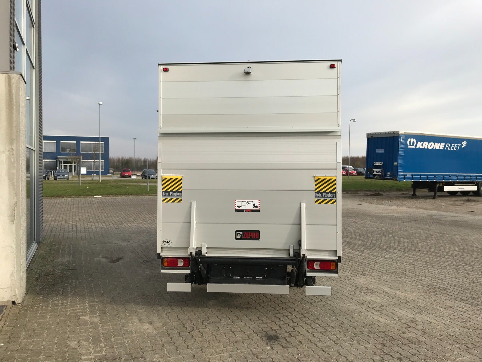 Billede af Iveco Daily 3,0 35S18 4100mm Box m/lift AG8