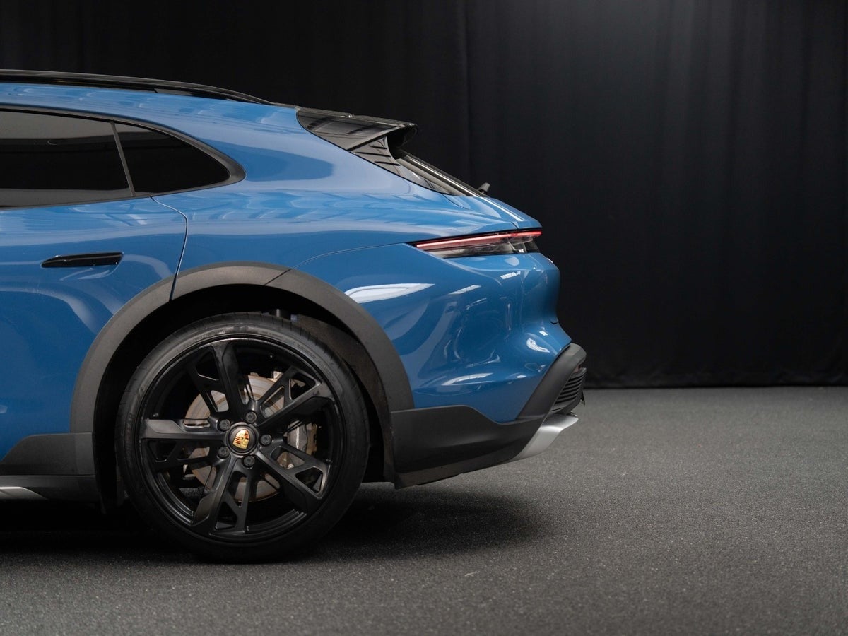 Gallery image 4 of 18