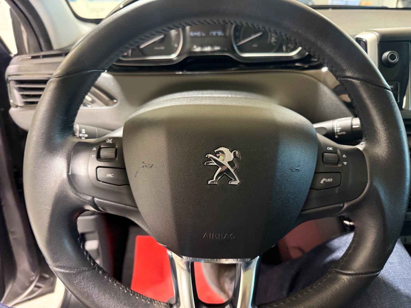 Peugeot 208 BlueHDi 100 Like Sky