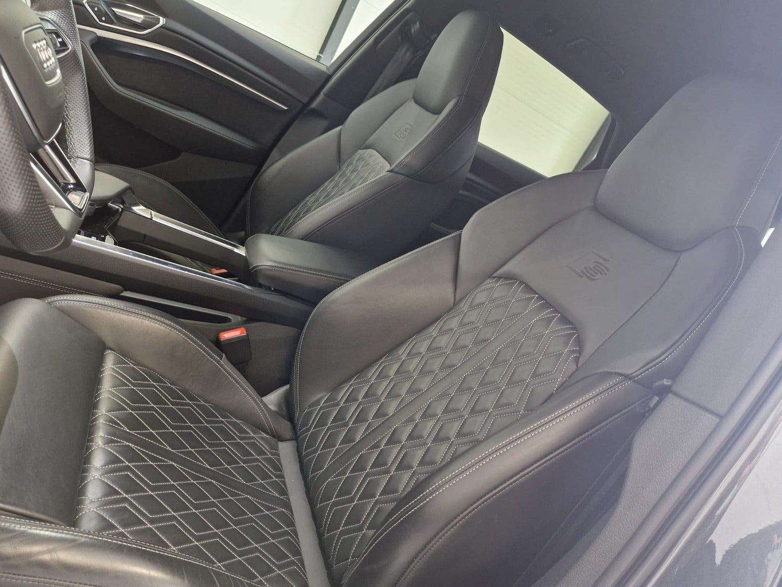 Billede af Audi Q8 e-tron 50 S-line quattro