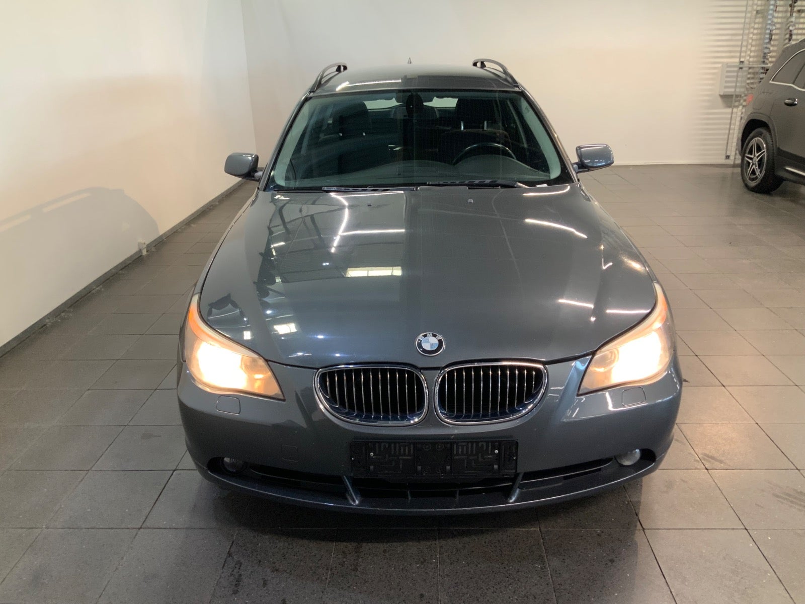 BMW 525i (2/8)