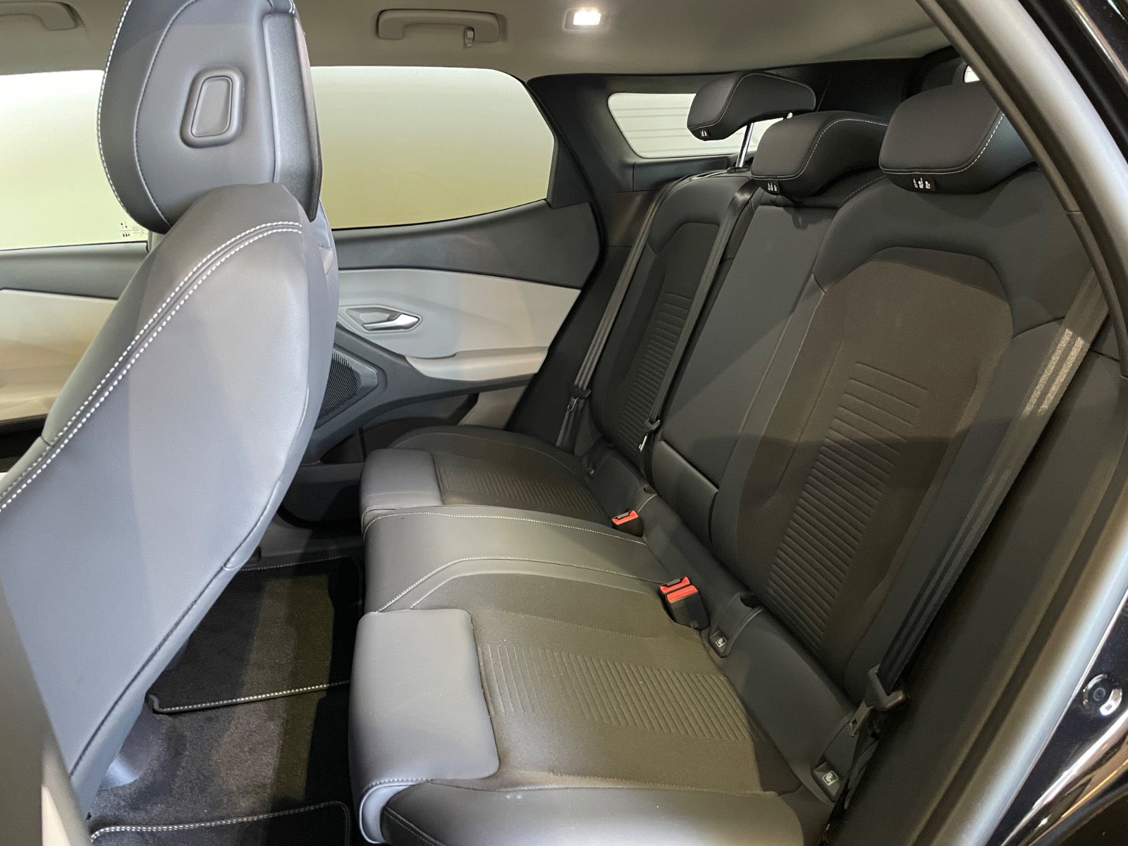 Ford Explorer Select Extended Range AWD