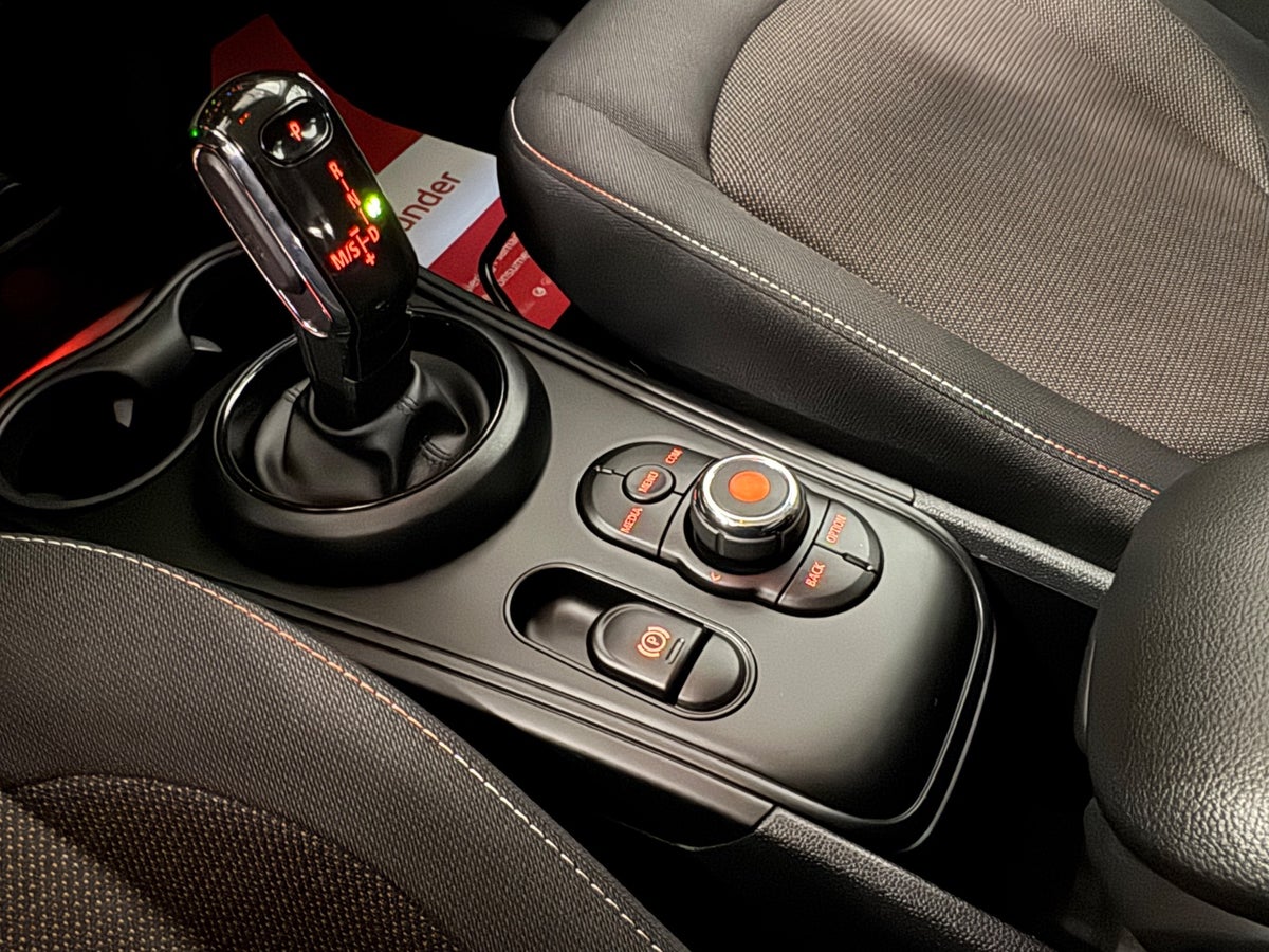 MINI Countryman Cooper Essential aut.