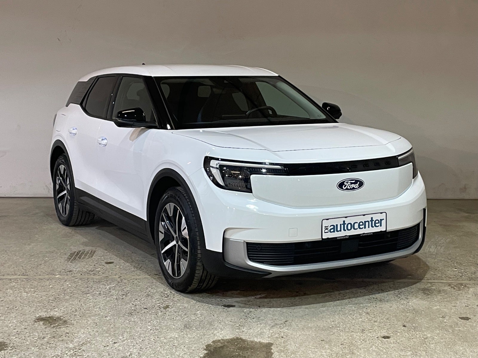 Ford Explorer Select Extended Range