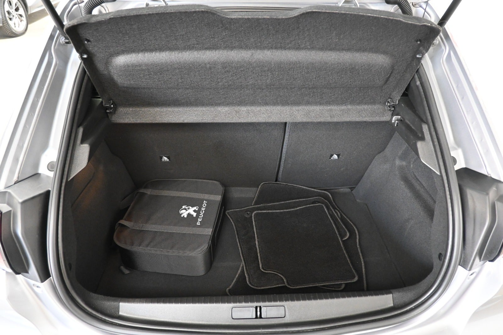 Peugeot e-208 GT