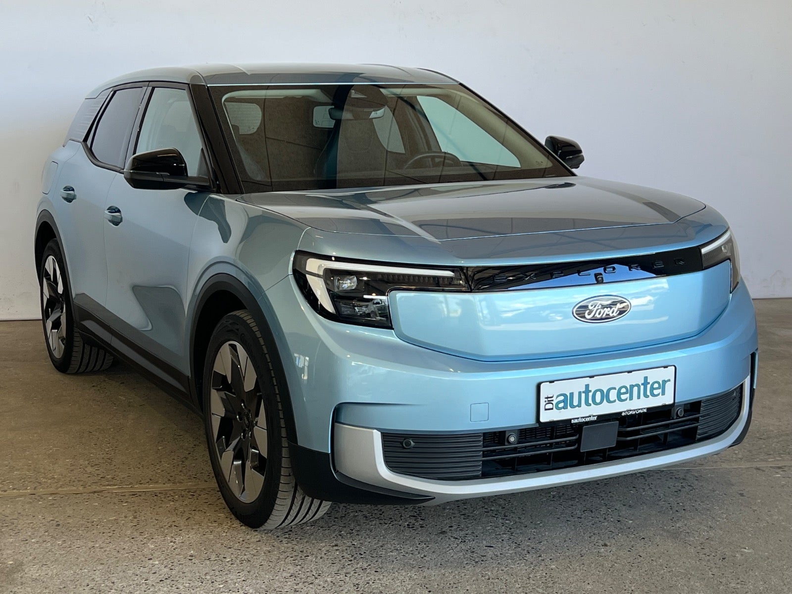 Ford Explorer Premium Extended Range