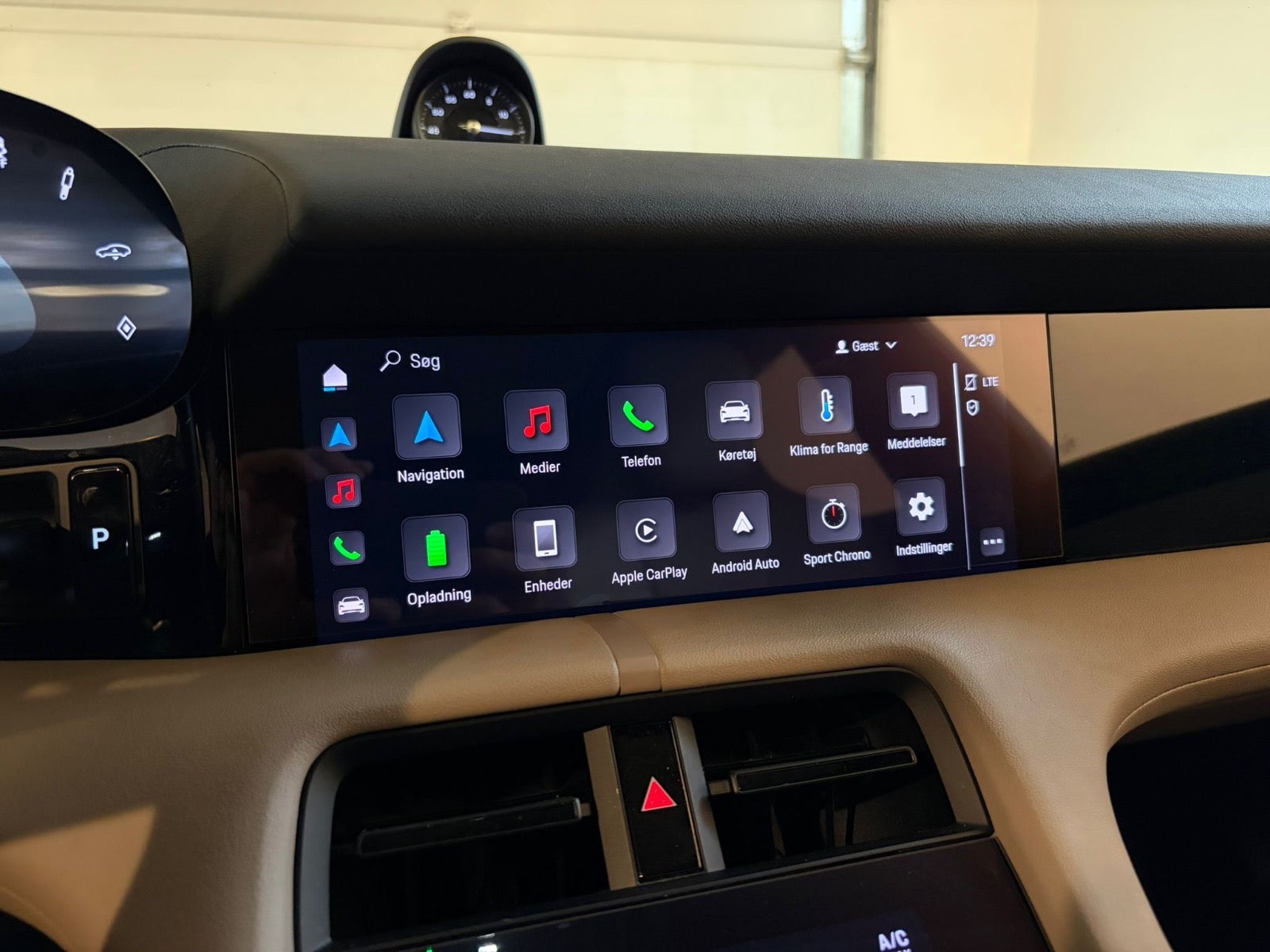 Porsche – Taycan 4