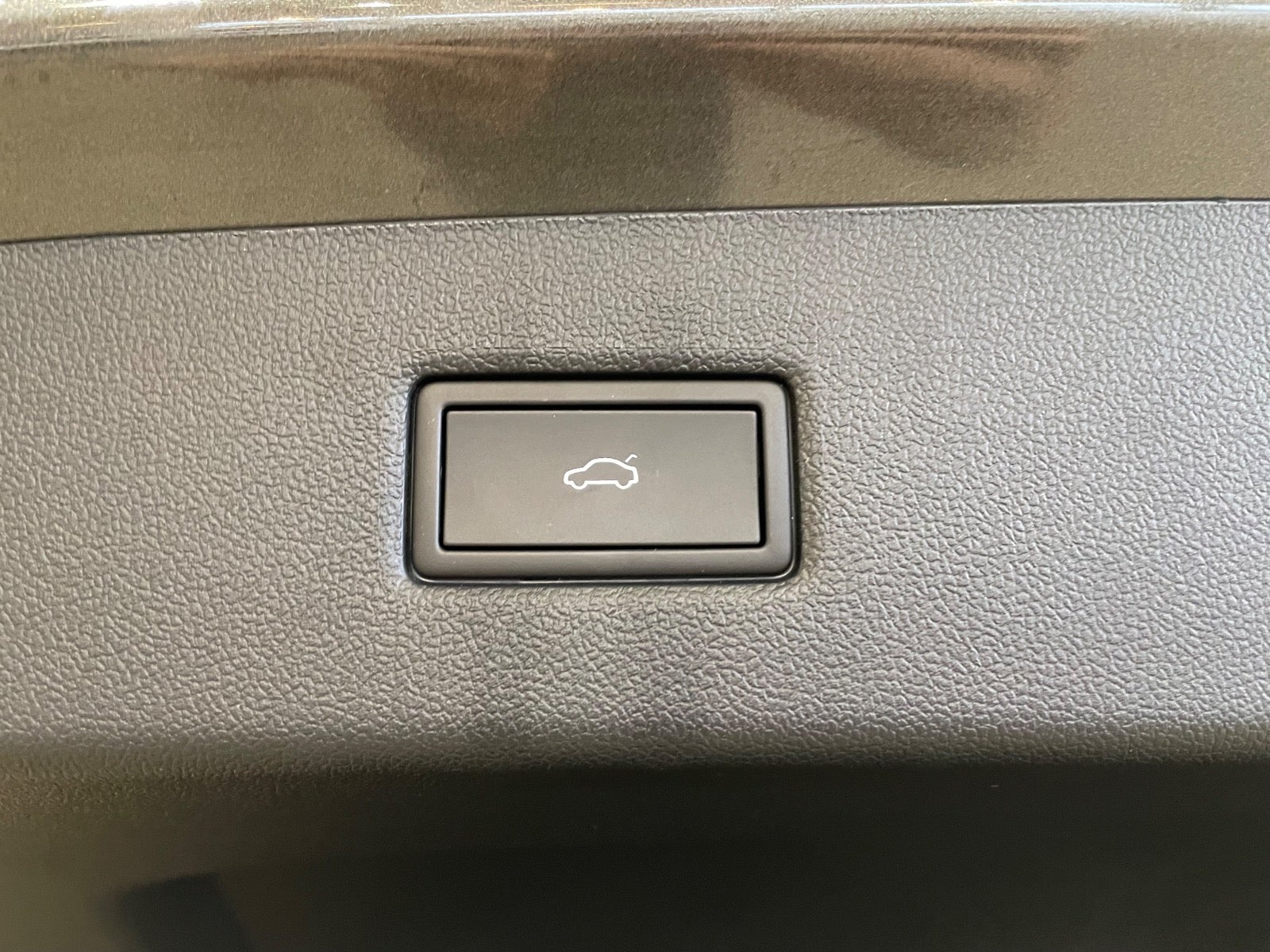 Ford Explorer Premium Extended Range