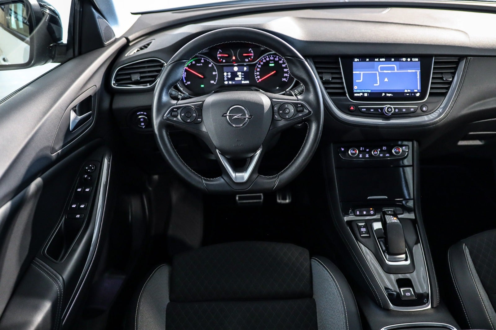 Billede af Opel Grandland X 1,6 Hybrid4 Impress aut.