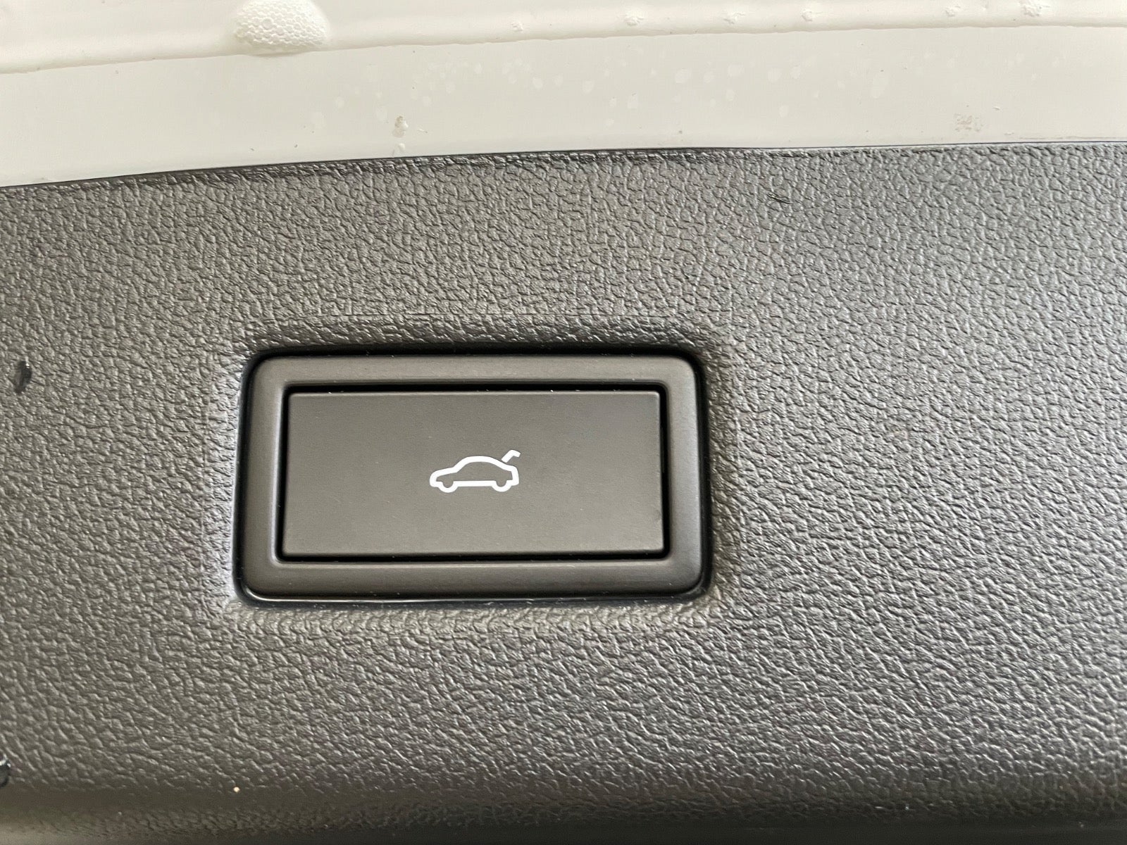 Ford Explorer Premium Extended Range