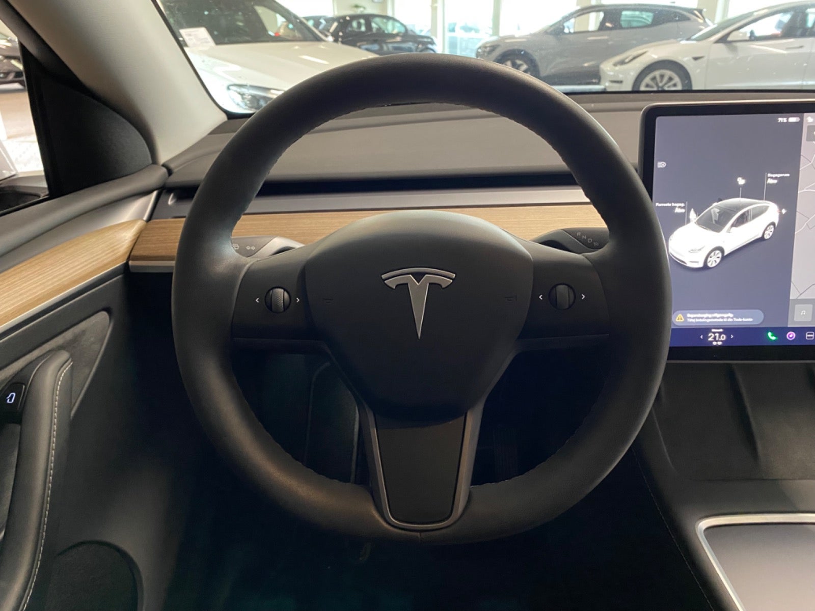 Tesla Model Y Long Range AWD – 11