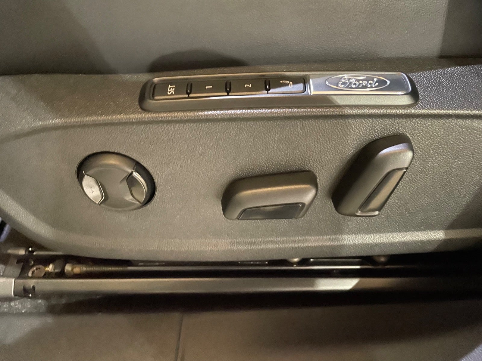 Ford Explorer Premium Extended Range