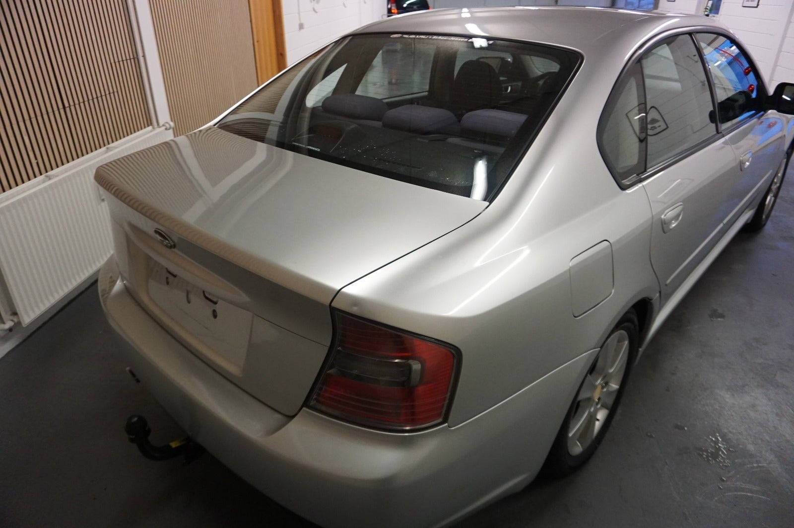 Subaru Legacy R