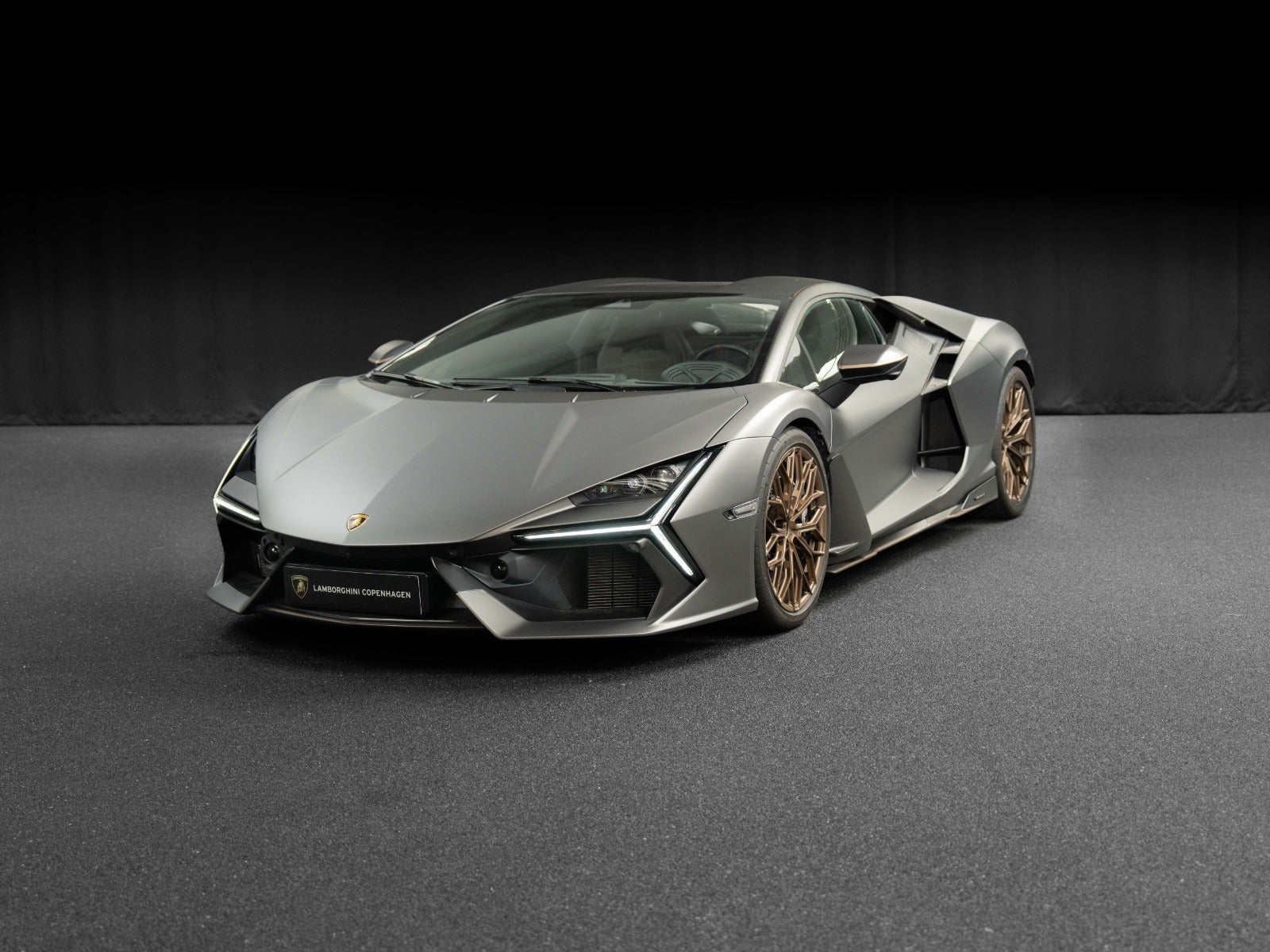 Lamborghini Revuelto