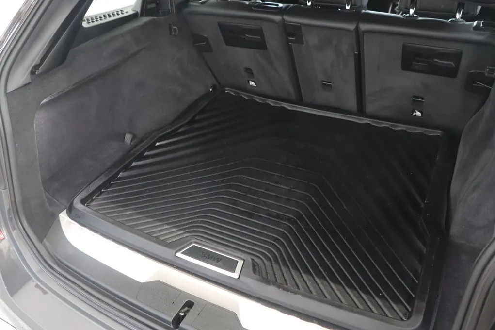 BMW 330e Touring M-Sport aut.