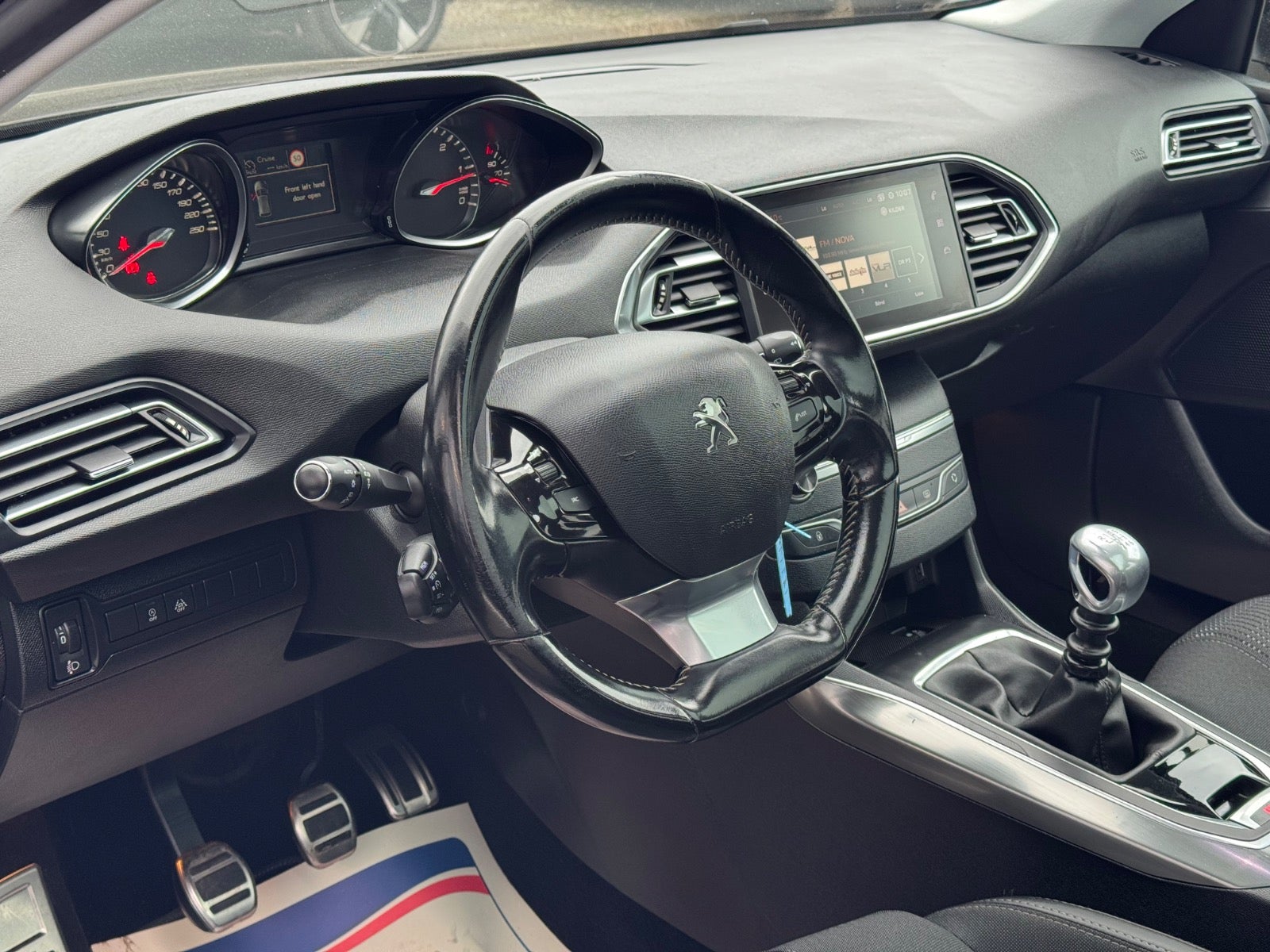 Billede af Peugeot 308 1,6 BlueHDi 120 Allure Sky