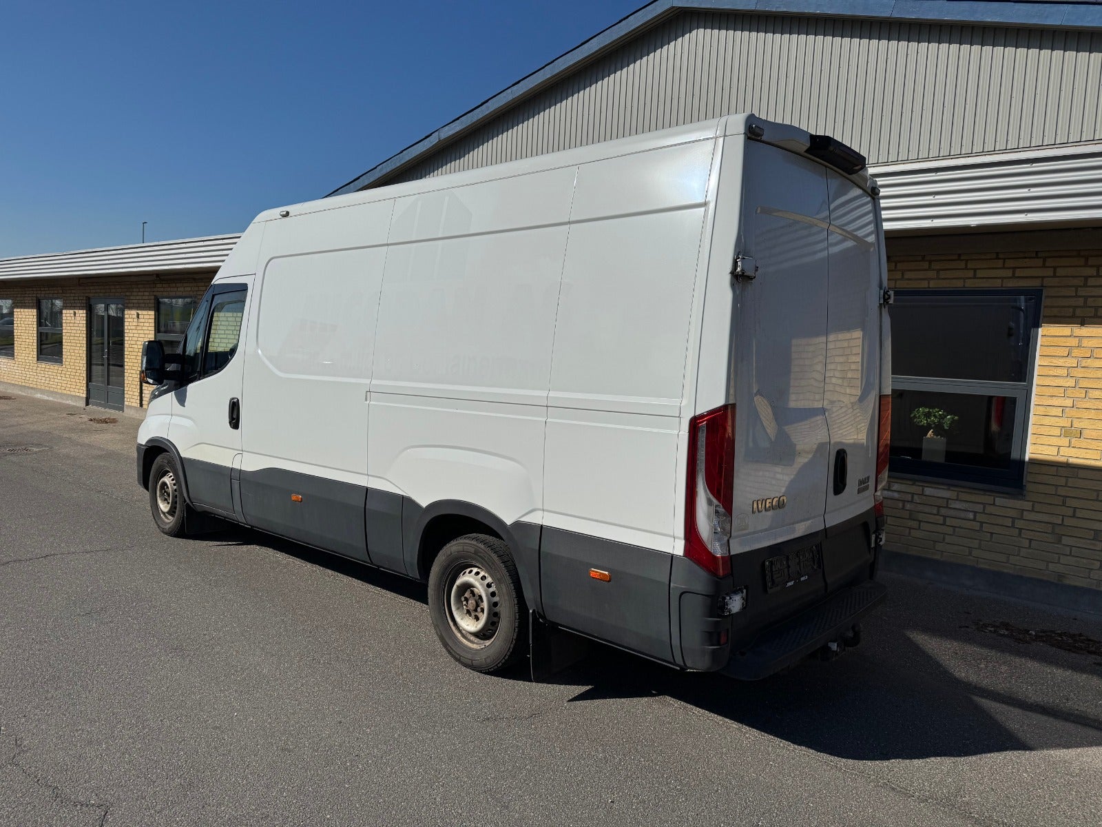 Billede af Iveco Daily 3,0 35S18 12m³ Van AG8