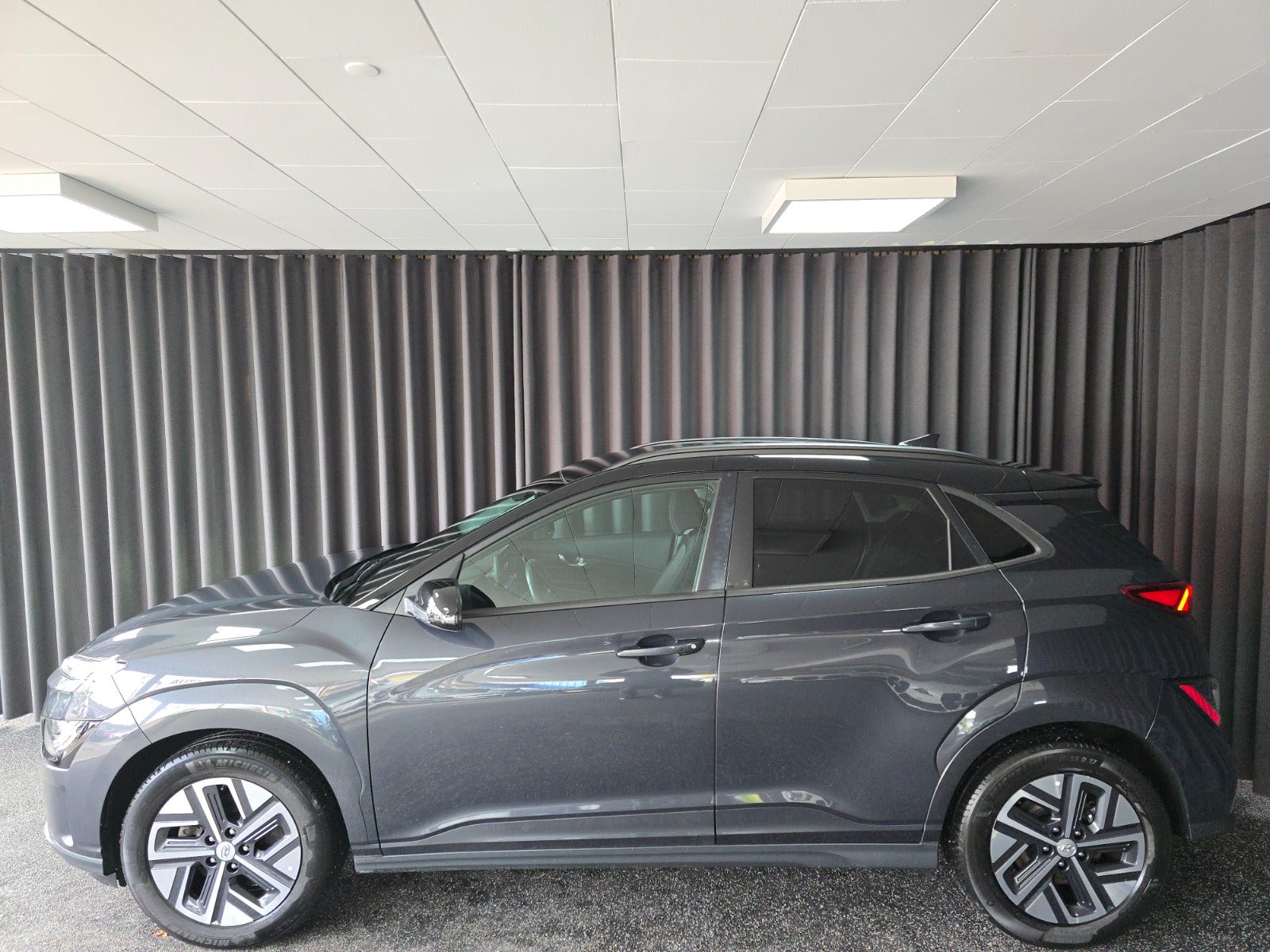 Hyundai Kona EV Trend